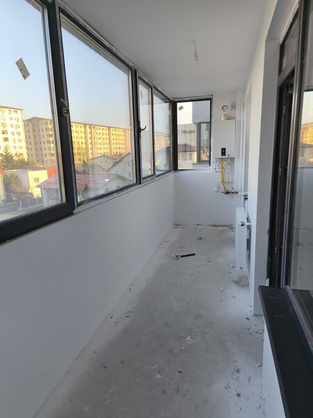 Ghencea, 2 camere decomandat, 3/8, bloc nou finisat, comision 0%.
